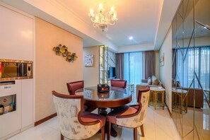 Room | In-room dining