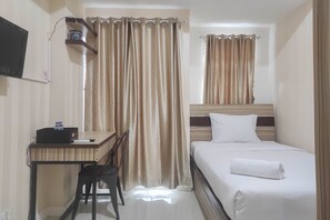 Room | 1 bedroom, free WiFi, bed sheets - Comfort Studio at Vida View Makasar Apartment (Makassar)