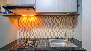 Kamar | Dapur pribadi | Lemari es, kompor, dan peralatan masak/sendok-piring