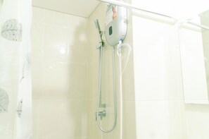 ห้องพัก | ห้องน้ำ | ฝักบัว, ของใช้ในห้องน้ำฟรี, ผ้าเช็ดตัว