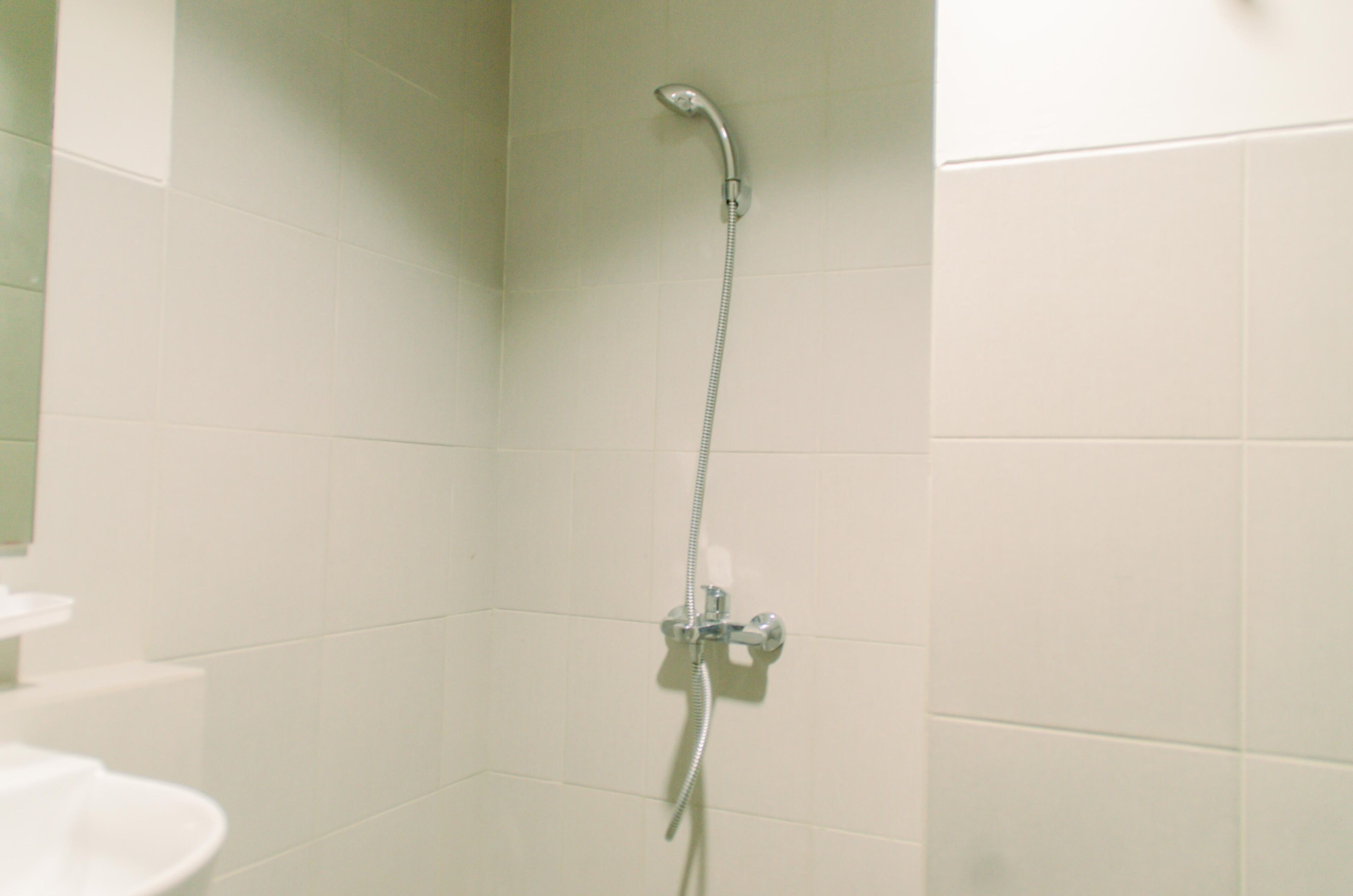 Shower, free toiletries, towels