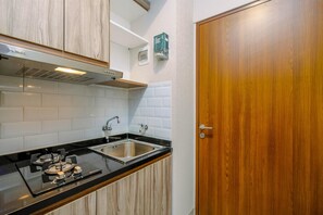 Kühlschrank, Mikrowelle, Herdplatte, Geschirrspüler