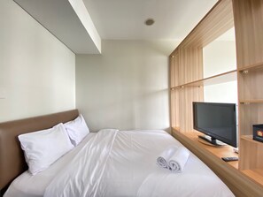 Room | 1 bedroom, free WiFi, bed sheets - Stylish & Comfy Studio at Dago Suites Apartment (Bandung)