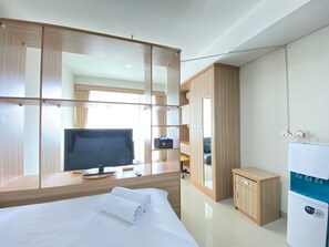 TV - Stylish & Comfy Studio at Dago Suites Apartment (Bandung)