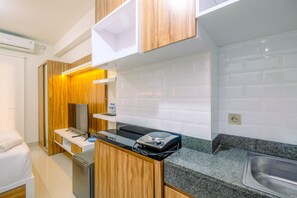 Phòng | Bếp riêng | Tủ lạnh, bếp nấu, dụng cụ nấu nướng/bát dĩa/dao nĩa 