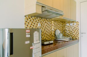 Room | Private kitchen | Fridge, stovetop, cookware/dishes/utensils - Comfortable and Simply Studio Apartment at Tamansari Skylounge (Tangerang)
