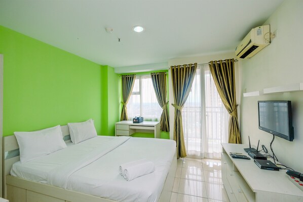 Room | 1 bedroom, bed sheets - Strategic and Tidy Studio Apartment Margonda Residence 3 (Depok)