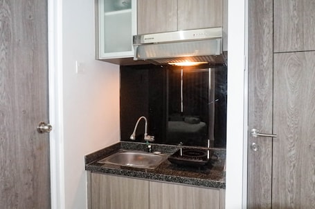 Fridge, stovetop, cookware/dishes/utensils