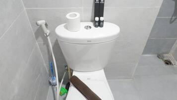 Buồng tắm vòi sen, đồ dùng nhà tắm miễn phí, khăn tắm