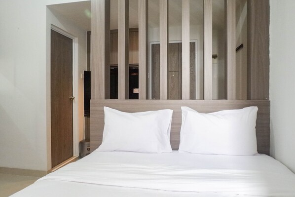 1 bedroom, free WiFi, bed sheets - Chic and Cozy Studio Apartment at Taman Melati Surabaya (Surabaya)