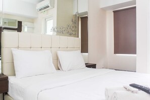 1 bedroom, free WiFi, bed sheets - Minimalist and Comfort Living Studio Apartment Springlake Summarecon Bekasi (Bekasi)