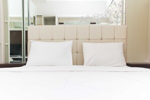 1 bedroom, free WiFi, bed sheets - Minimalist and Comfort Living Studio Apartment Springlake Summarecon Bekasi (Bekasi)
