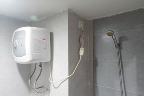 Shower, free toiletries, towels - Delightful Luxurious Studio Room at Taman Melati Surabaya Apartment (Surabaya)