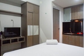 Room - Delightful Luxurious Studio Room at Taman Melati Surabaya Apartment (Surabaya)