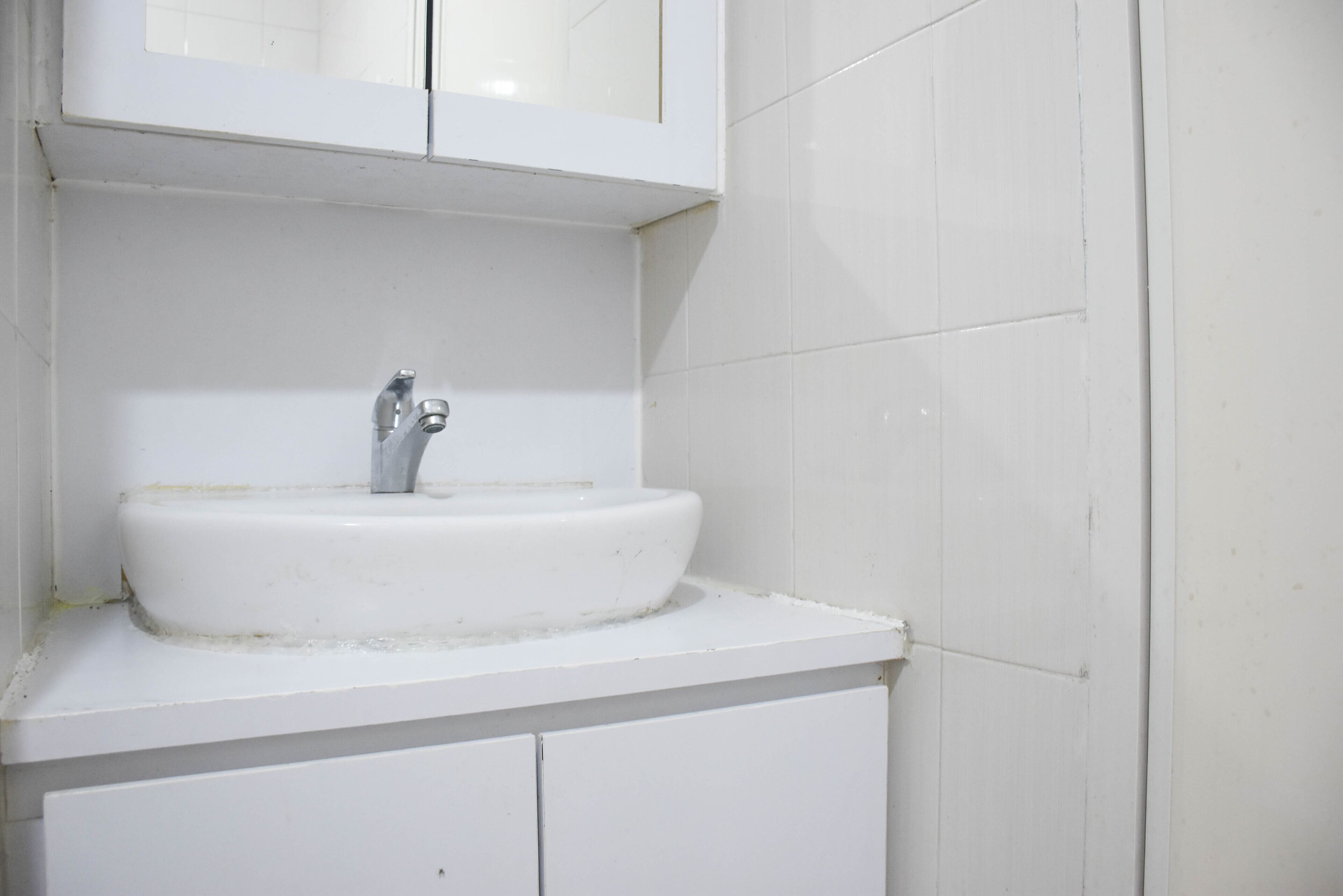 Shower, free toiletries, towels