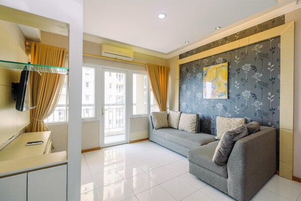 TV - Glitzy 3BR Residence at Grand Palace Kemayoran Apartment (Jakarta)