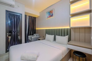 1 bedroom, free WiFi, bed sheets - Nice and Comfy Studio Apartment at Transpark Cibubur (Depok)