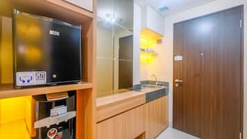 Room | Private kitchen | Fridge, stovetop, electric kettle, cookware/dishes/utensils