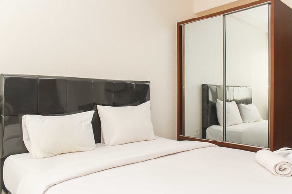 1 bedroom, free WiFi, bed sheets - Nice and Elegant Studio at Riverview Jababeka Apartment (Cikarang)