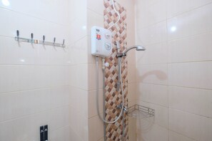 Room | Bathroom | Shower, free toiletries, towels, shampoo - Comfortable and Cozy Stay Studio at Dave Apartment (Depok)