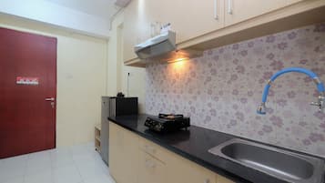 Fridge, stovetop, cookware/dishes/utensils