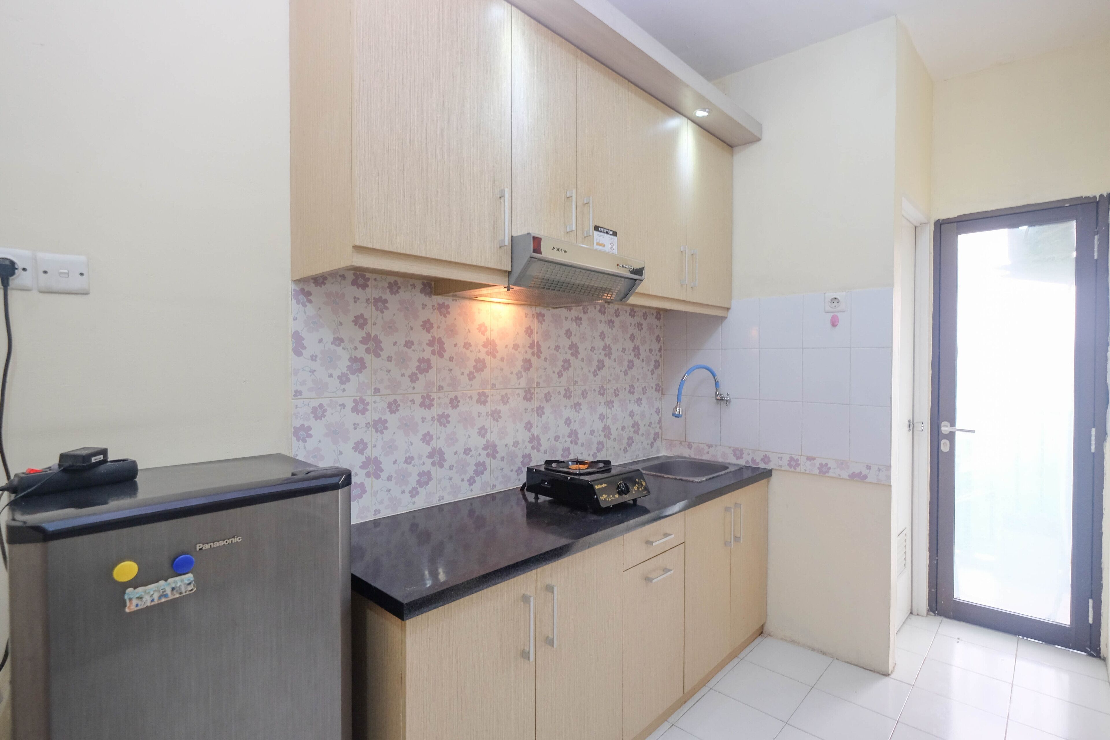 Room | Private kitchen | Fridge, stovetop, cookware/dishes/utensils