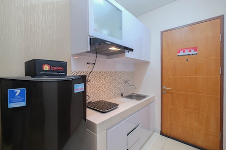 Refrigerador, placa de cocina, tetera/pava eléctrica