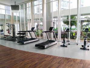 Fitness facility - Comfy 1BR Apartment at Casa De Parco (Pagedangan)