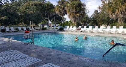 🧡Gorgeous Waterfront Oasis In Heart of The Villages 2 BR, 2 BA