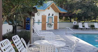 🧡Gorgeous Waterfront Oasis In Heart of The Villages 2 BR, 2 BA