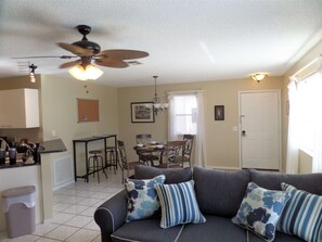 تلفزيون ذكي، تنس طاولة، كُتُب