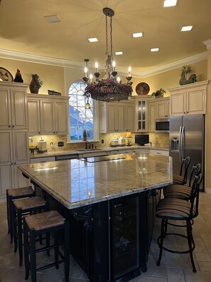 Fridge, microwave, oven, stovetop - Open Plan near Oaks CC with Pool, Hot Tub, Fireplace/TV on Patio (Tulsa)