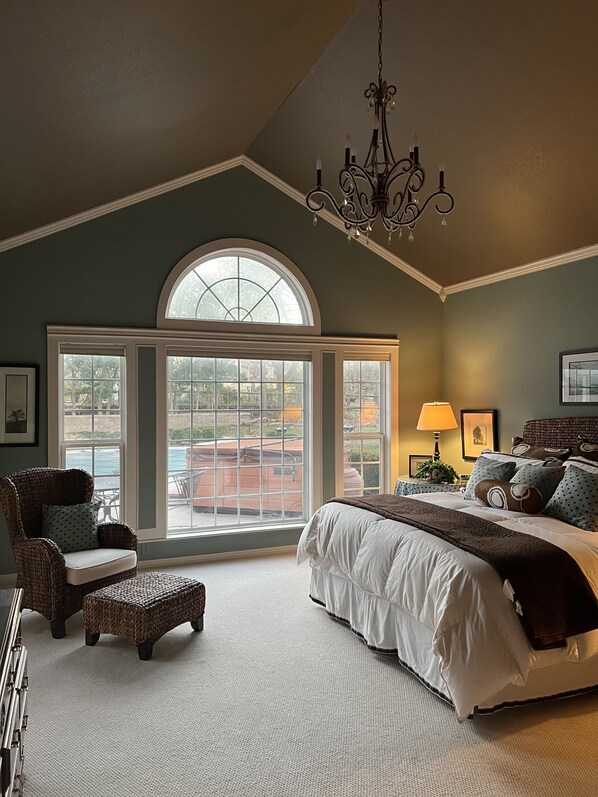 3 bedrooms, iron/ironing board, free WiFi, bed sheets - Open Plan near Oaks CC with Pool, Hot Tub, Fireplace/TV on Patio (Tulsa)