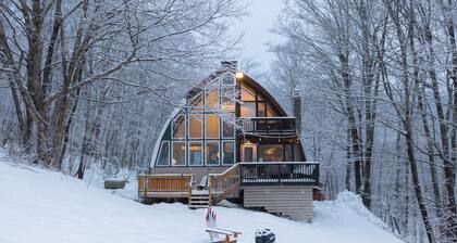 "The Arched Chalet" Stunning Green Mountain views close to Killington and Okemo