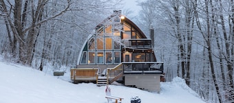 "The Arched Chalet" Stunning Green Mountain views close to Killington and Okemo