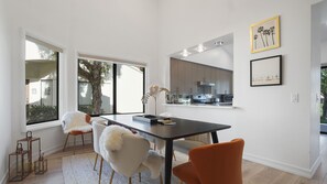 Dining - Trendy PGA West on 11th hole -Stylish Comfort (La Quinta)