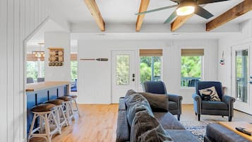 Smart TV, computer monitors