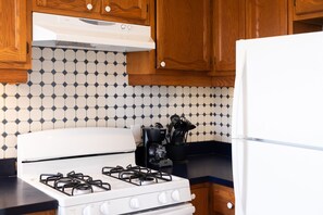 Fridge, microwave, oven, stovetop - Apt 2 in downtown Jersey City home near NYC (Jersey City)