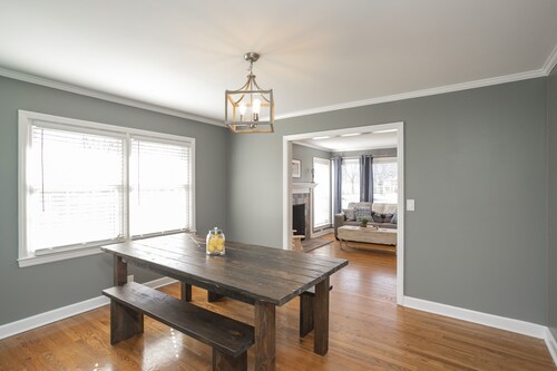 NEW 4BR/2.5BA Fenced 1+acres, 8 miles from Downtown! Game Garage and HUGE Deck!