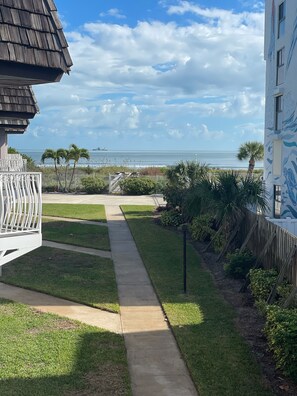 Property grounds - Ocean View, Family friendly condo at Ola Grande (Cocoa Beach)