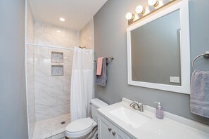 Combined shower/bathtub, hair dryer, towels, soap