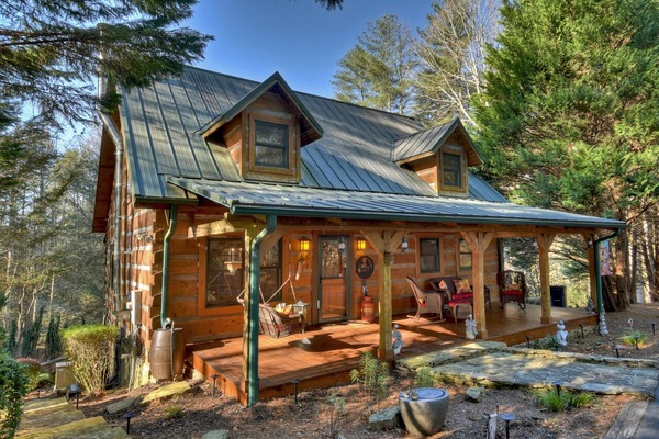 Whispering Pine Hideaway in a gated community. A cozy, charming cabin.