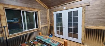 Bunkhouse Dry Cabin Farm Rustic private secure