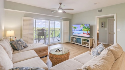 Very Large 2 Bdrm / 2 Bath - Great View-Private Serenity in Resort Style Complex