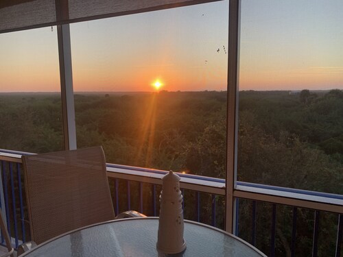 Very Large 2 Bdrm / 2 Bath - Great View-Private Serenity in Resort Style Complex