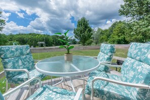 Outdoor dining - Relax & Unwind at Your Home Away From Home. (Thomasville)