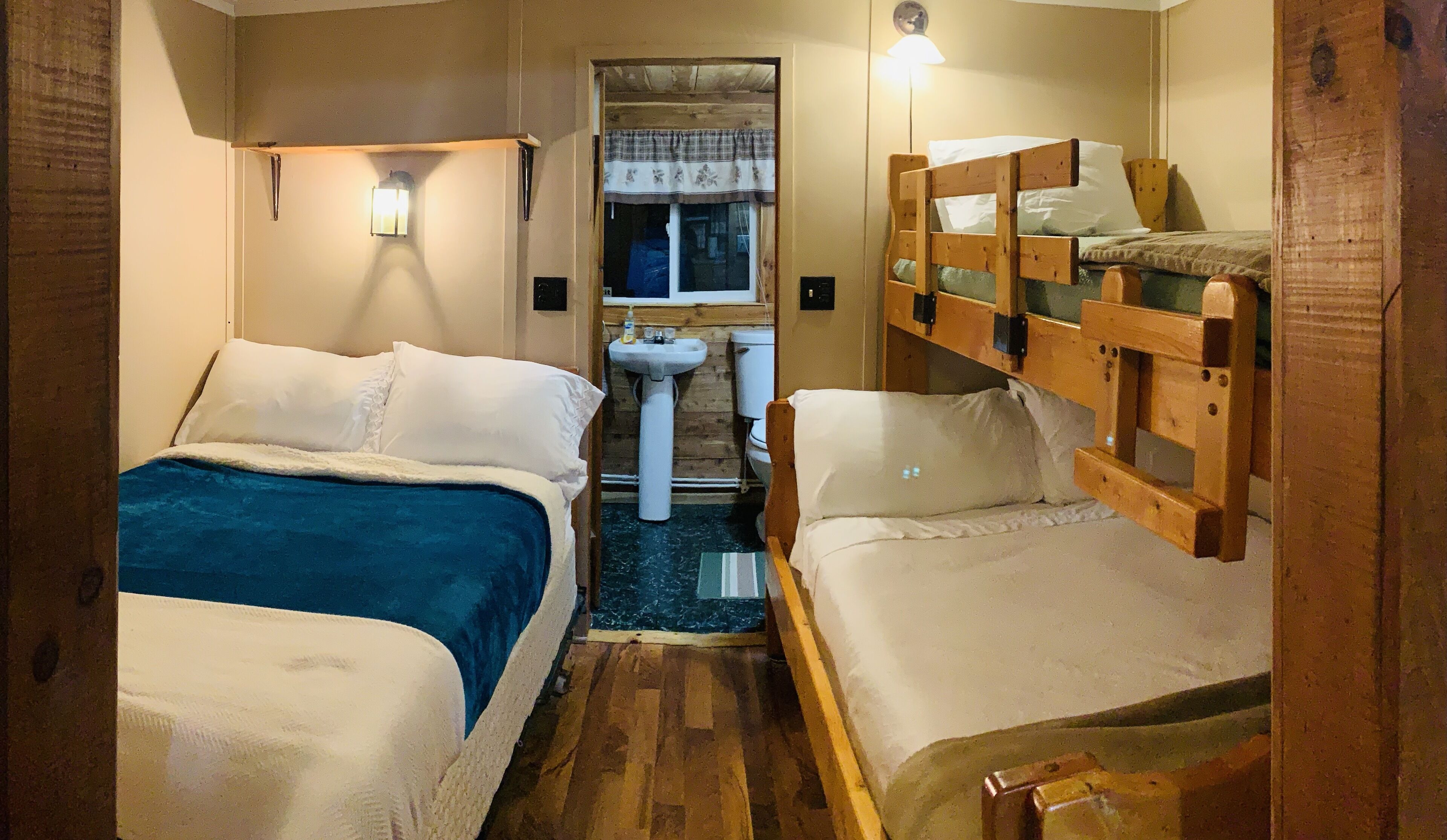 1 室のベッドルーム、WiFi (無料)、ベッドシーツ