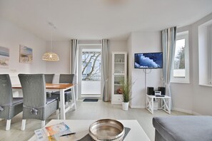 Fernseher, Stereoanlage
