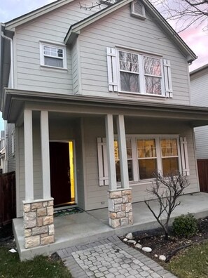 Exterior - Less than a mile from BSU, less than 1/4 mile to Greenbelt, 1 1/2 to downtown (Boise)