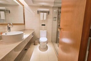 Bathroom - Vienna Hotel (Jishou Qianzhou Ancient City Branch) (Jishou)